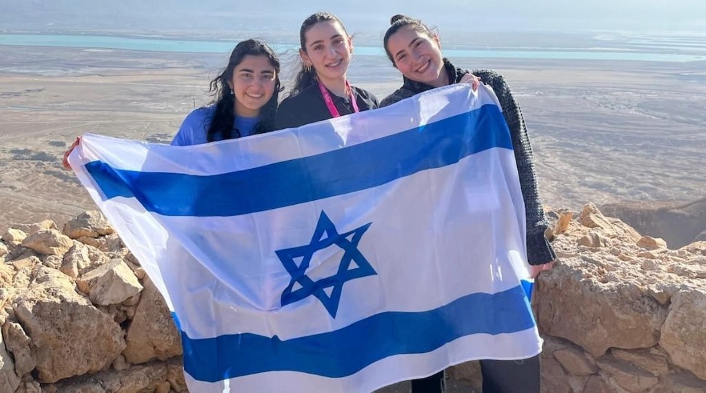 Participants avec le drapeau israélien